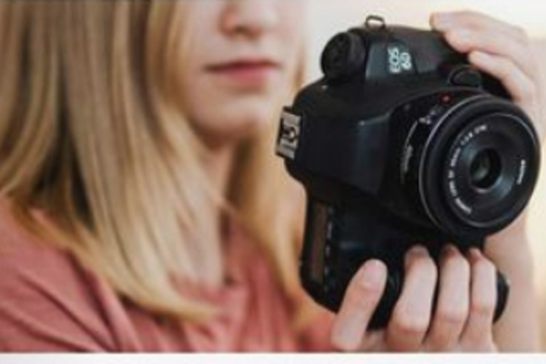 en der tager fotos
